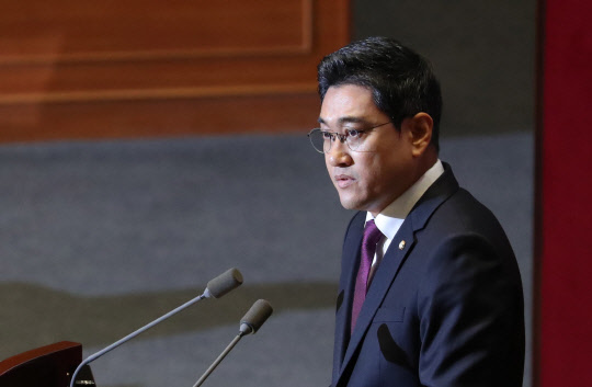 오신환 바른미래당 원내대표가 30일 열린 국회 본회의에서 교섭단체 대표연설을 하고 있다. 연합뉴스